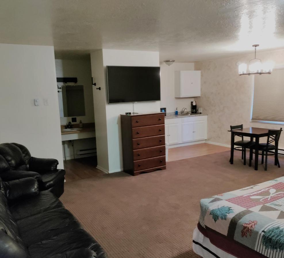 High Desert Inn Салина Экстерьер фото